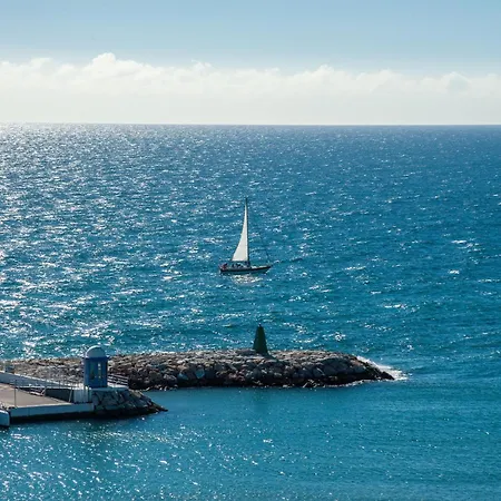 The Lighthouse Apartment *